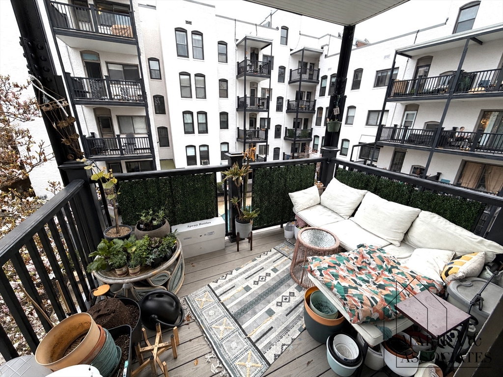 26 Commonwealth Terrace # 15
