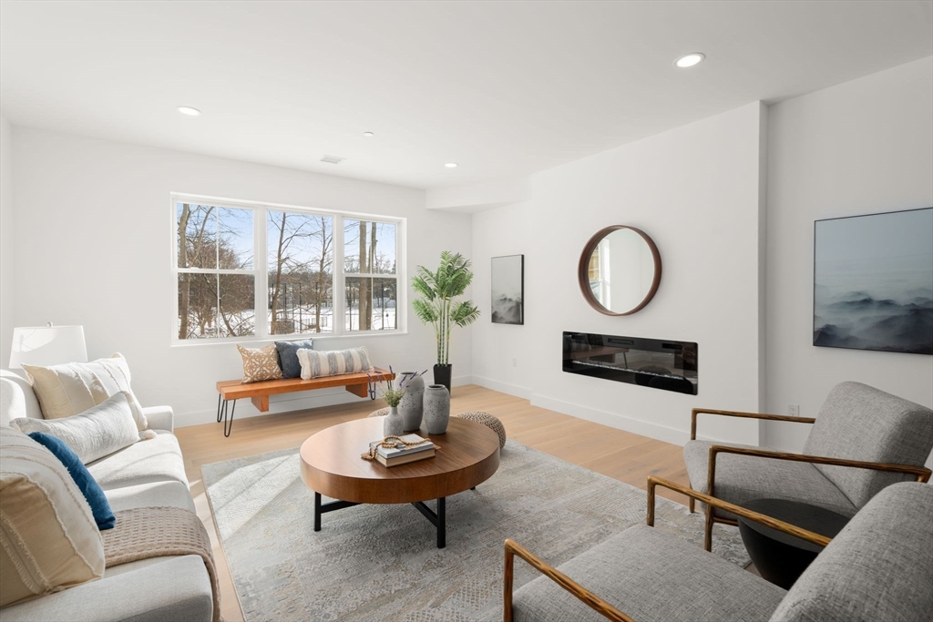 16 Stearns Rd 103 # 203