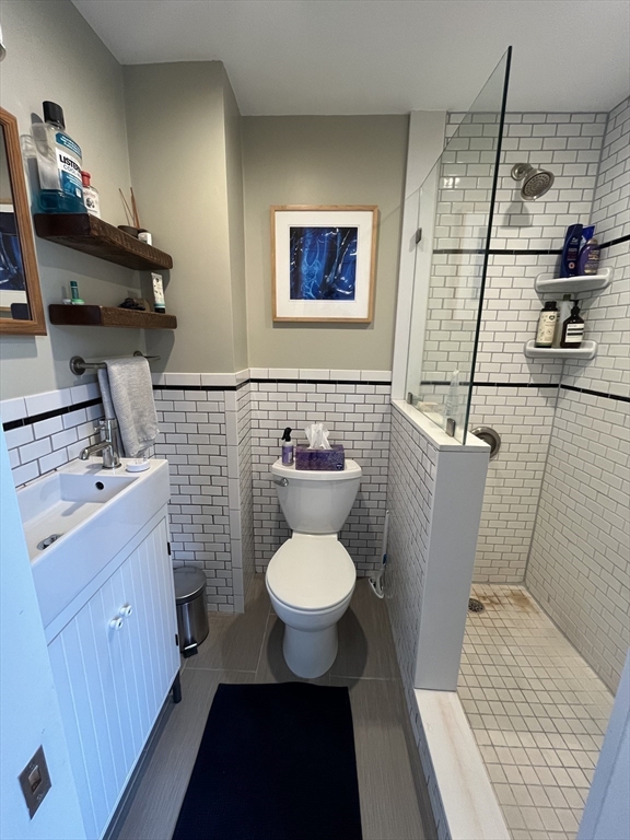 48 Robinwood Avenue # 10