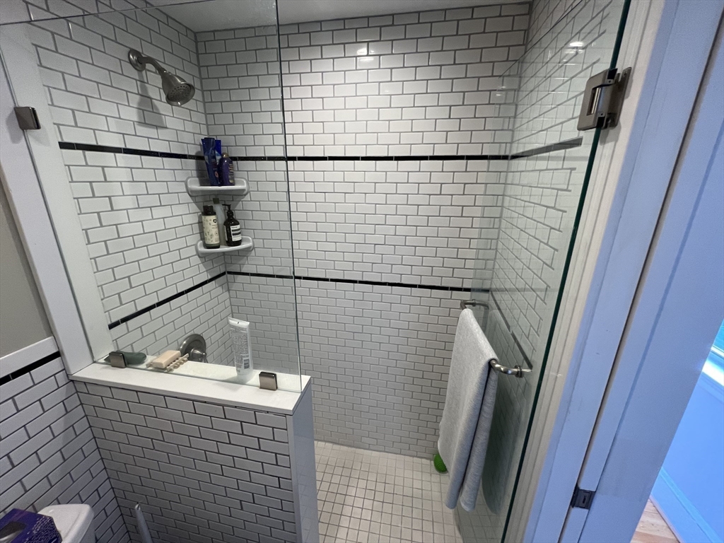48 Robinwood Avenue # 10