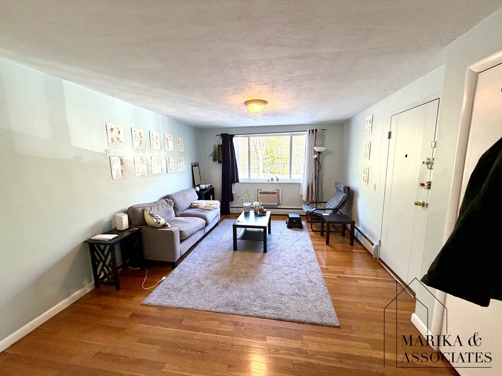 205 Kent Street # 18