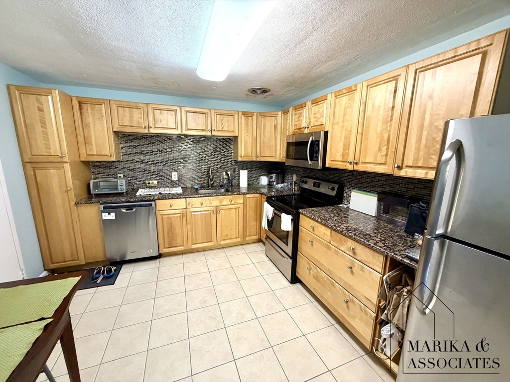205 Kent Street # 18