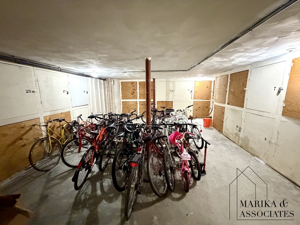 205 Kent Street # 18