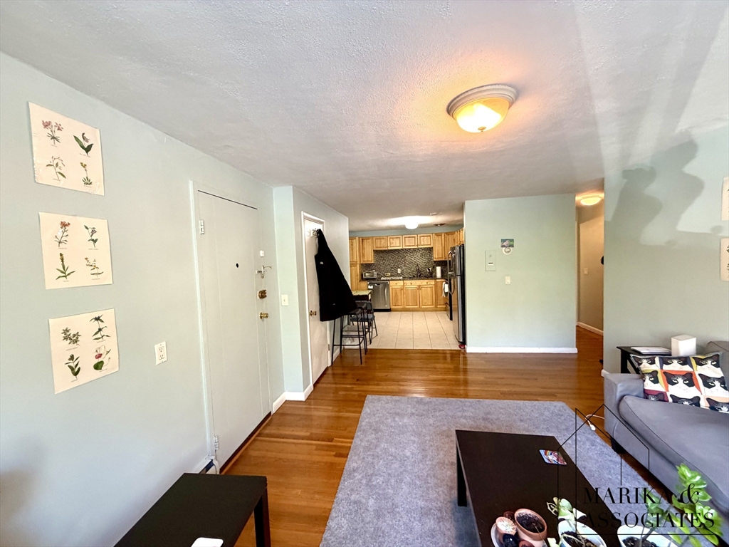 205 Kent Street # 18