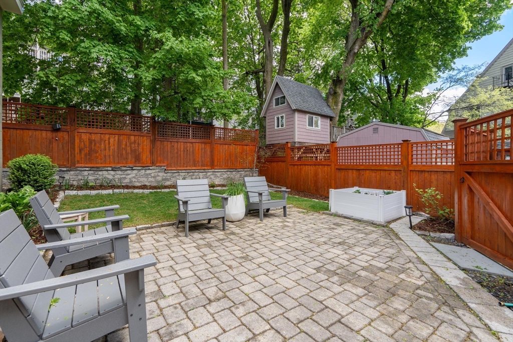 9 Bartlett Cres # 1