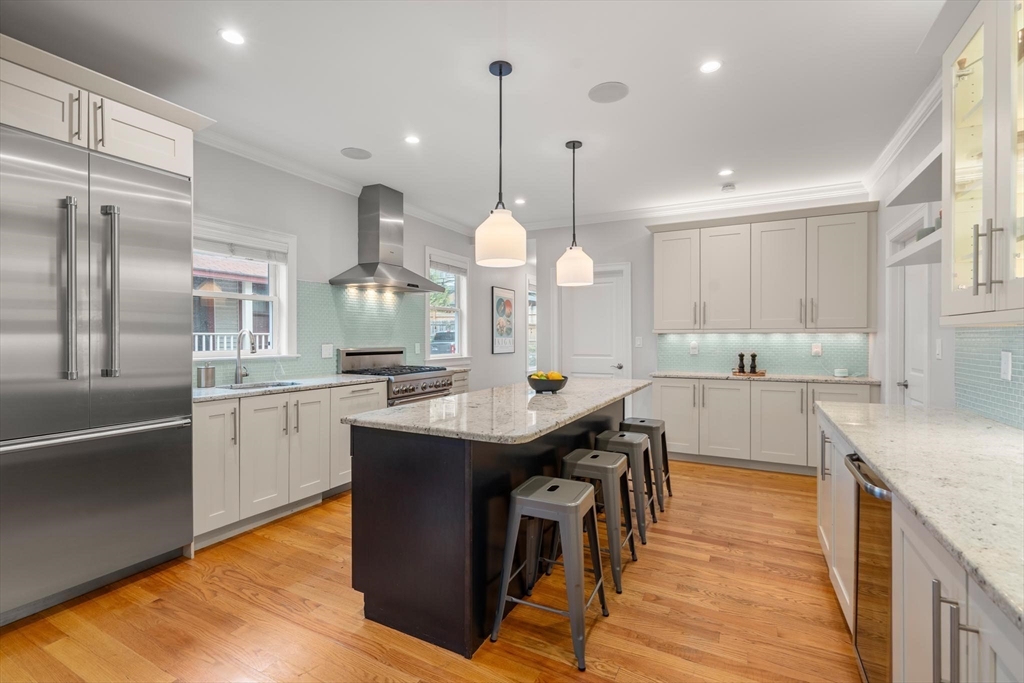 9 Bartlett Cres # 1