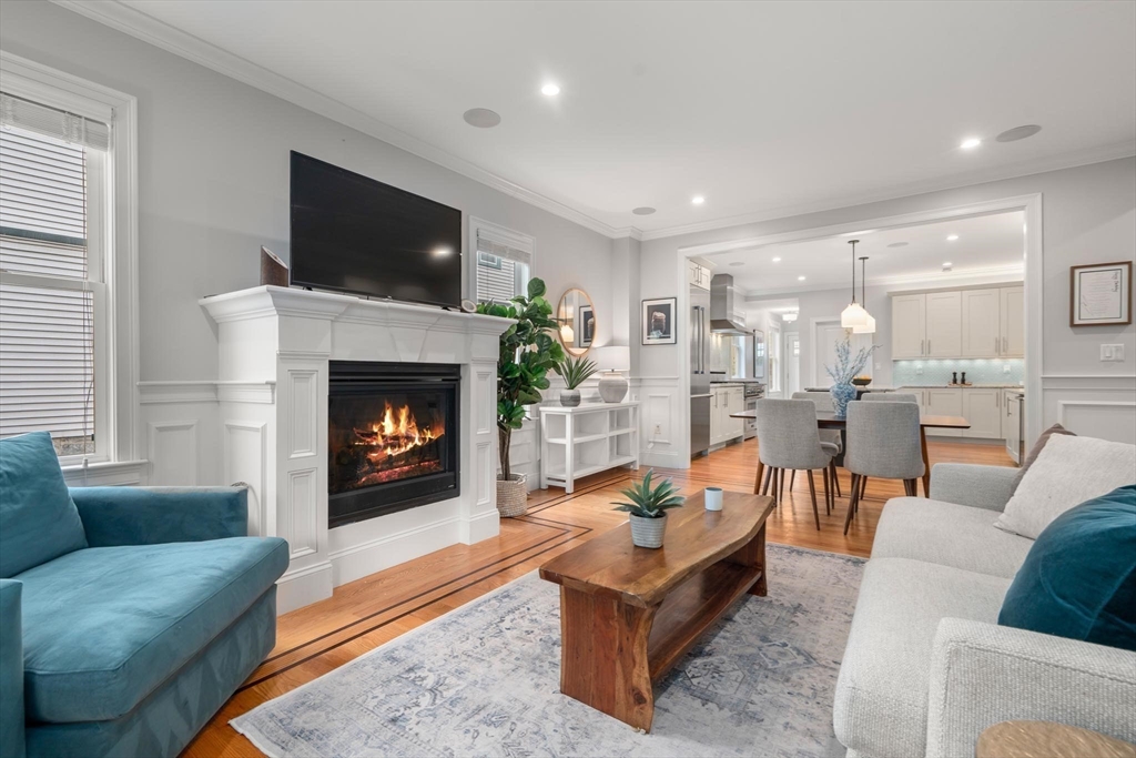 9 Bartlett Cres # 1