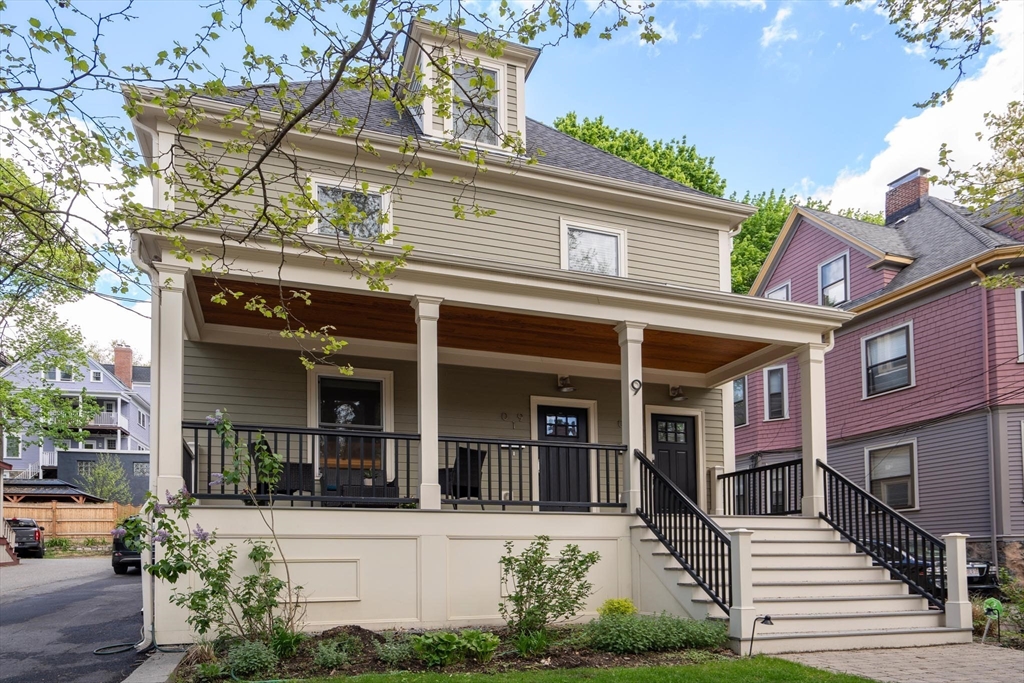 9 Bartlett Cres # 1