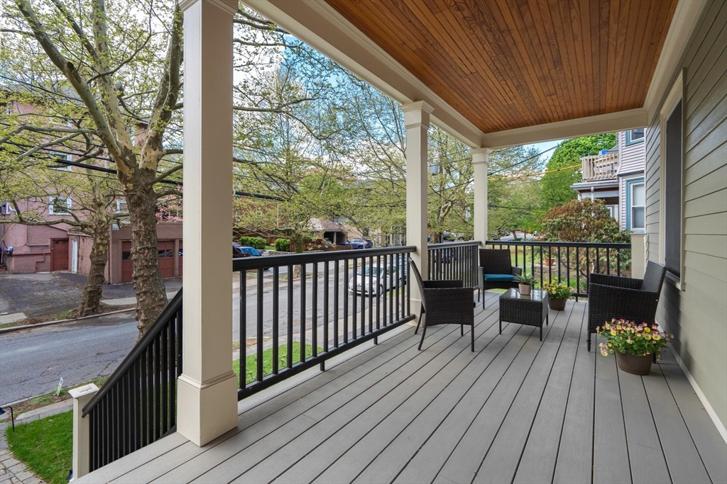 9 Bartlett Cres # 1