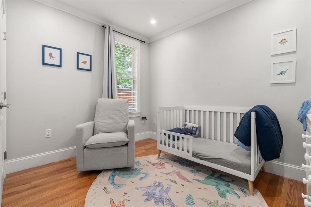 9 Bartlett Cres # 1