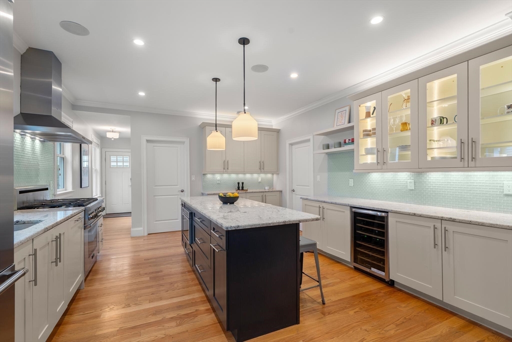 9 Bartlett Cres # 1