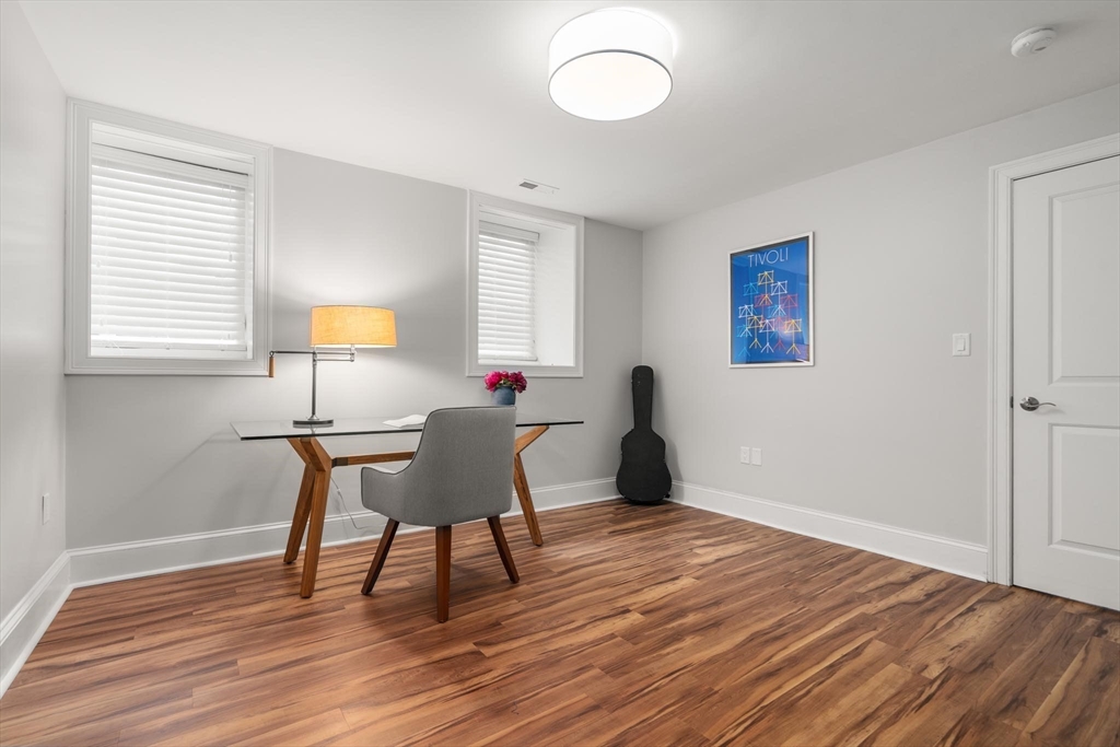 9 Bartlett Cres # 1