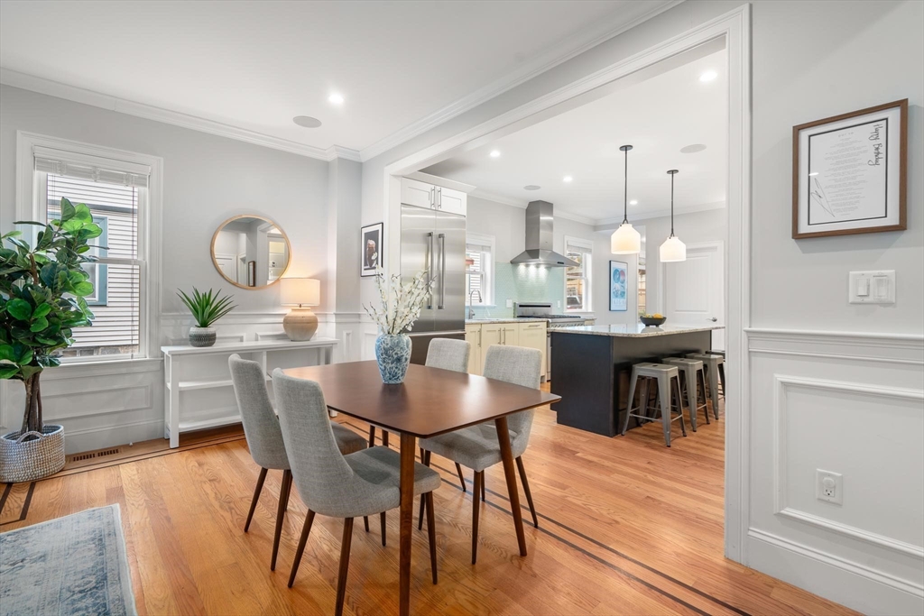 9 Bartlett Cres # 1