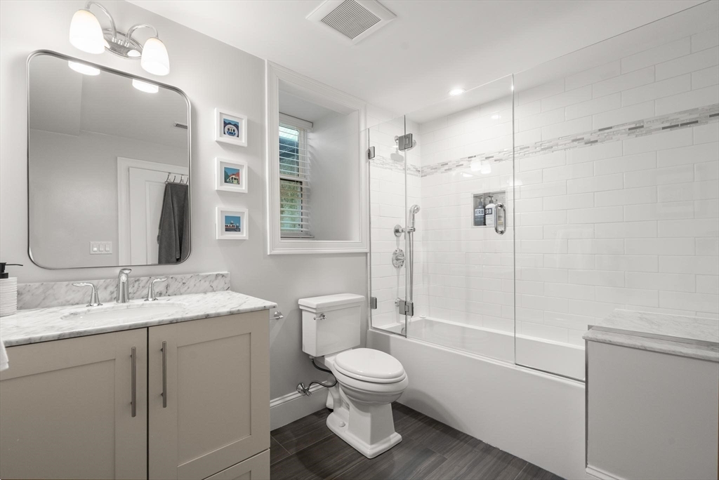 9 Bartlett Cres # 1