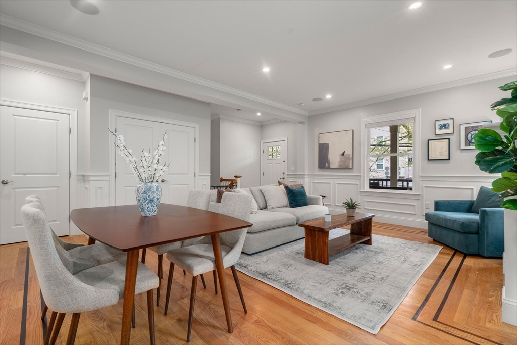 9 Bartlett Cres # 1