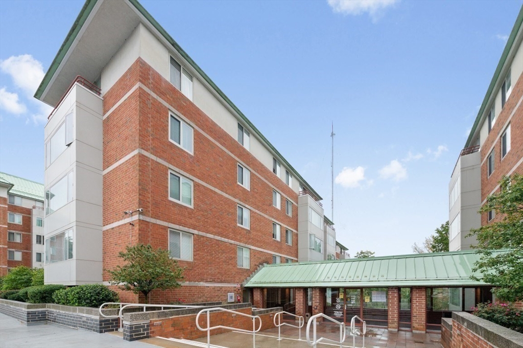 183 Oak Street # 405