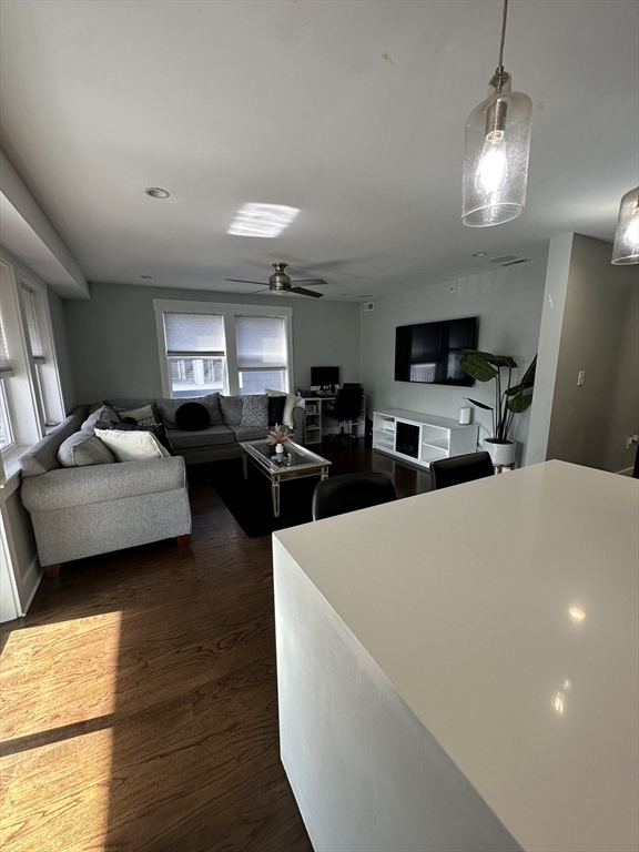 13 Ruthven St # 2