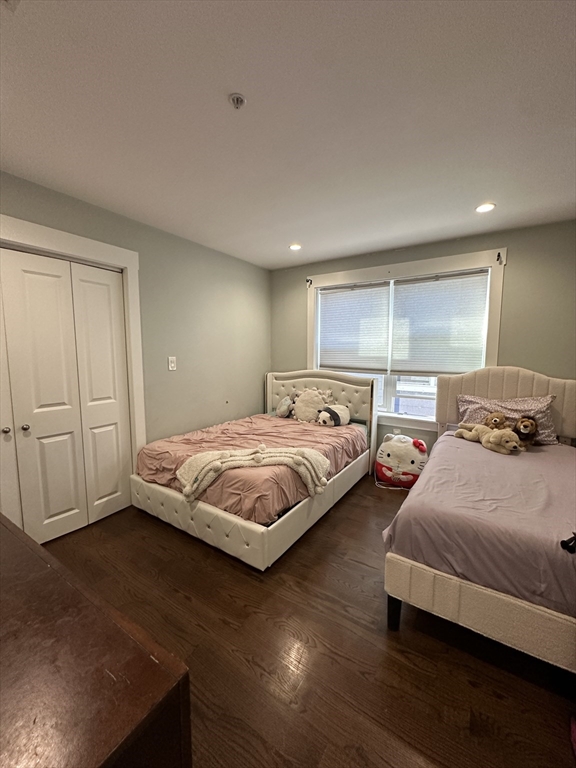 13 Ruthven St # 2
