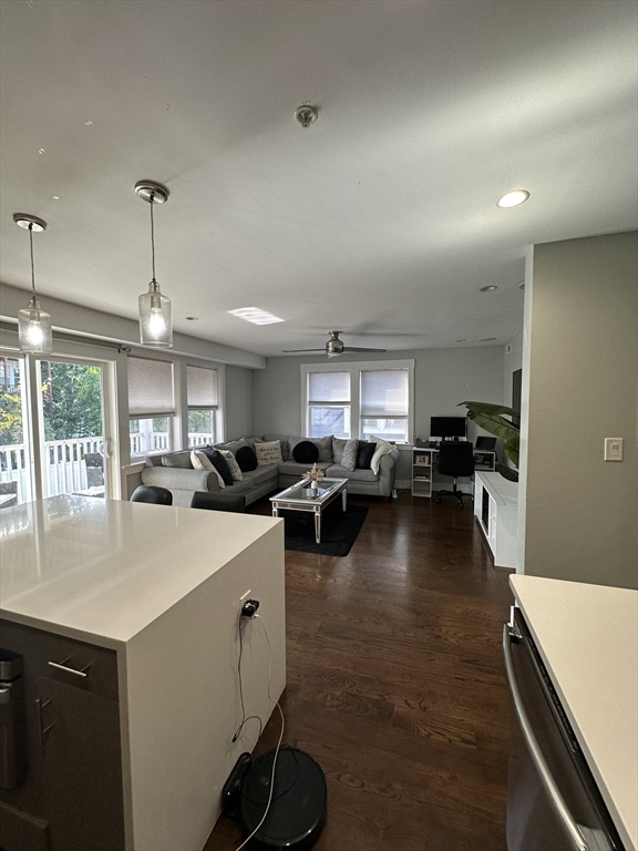 13 Ruthven St # 2