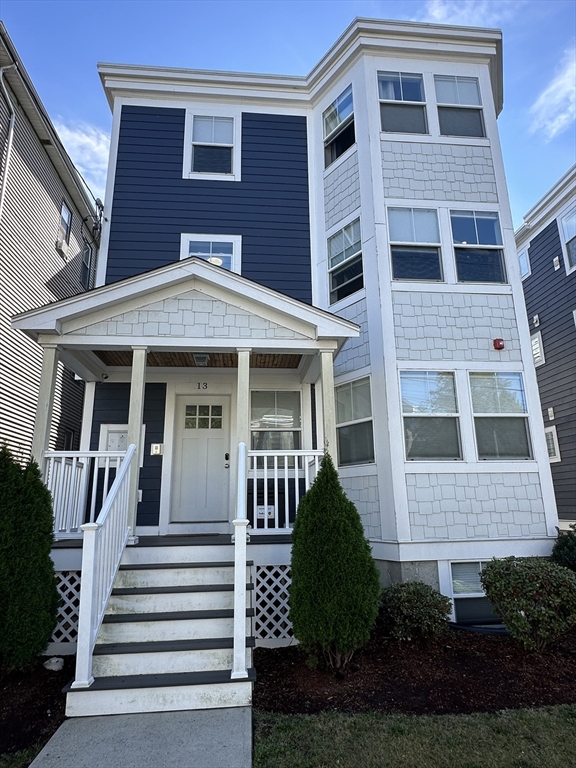 13 Ruthven St # 2