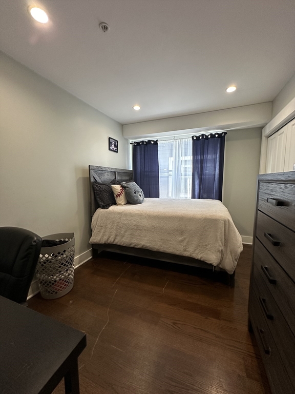 13 Ruthven St # 2