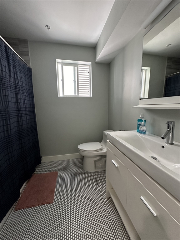 13 Ruthven St # 2