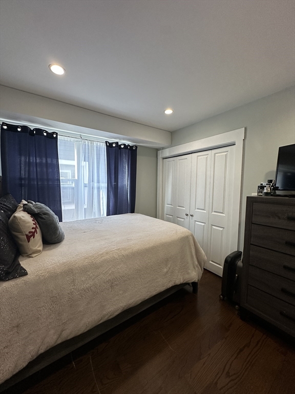 13 Ruthven St # 2