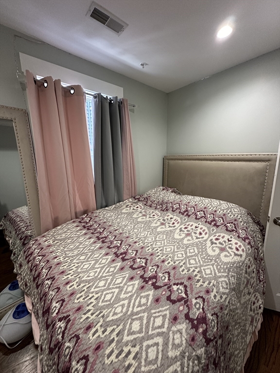 13 Ruthven St # 2
