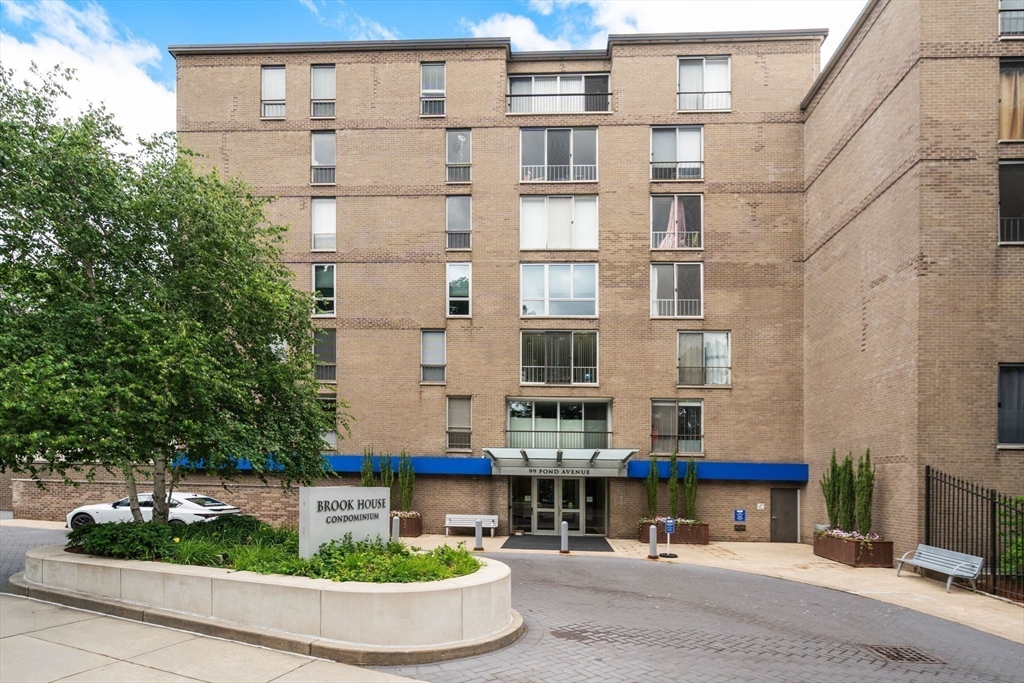 99 Pond Ave # 501