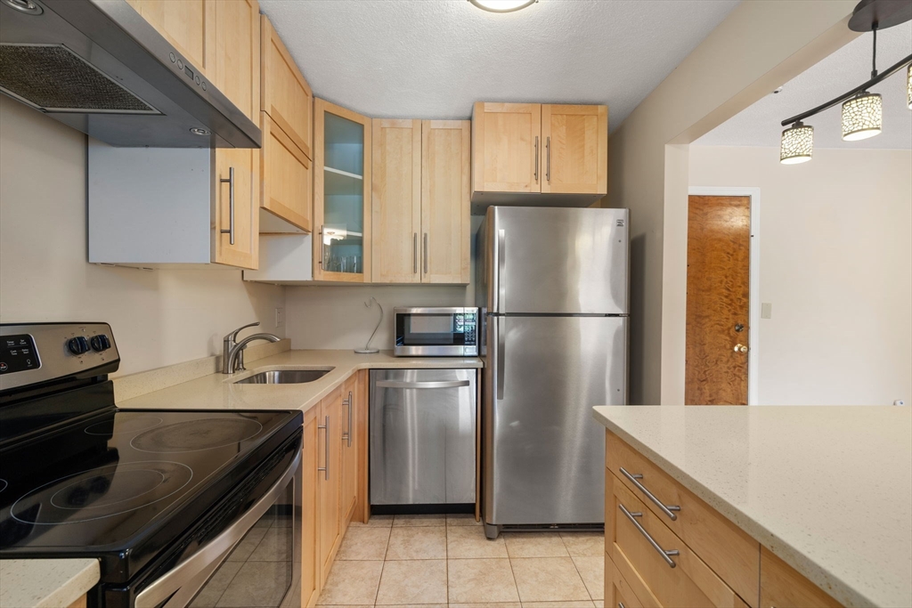 655 Saw Mill Brook Prkwy # 20