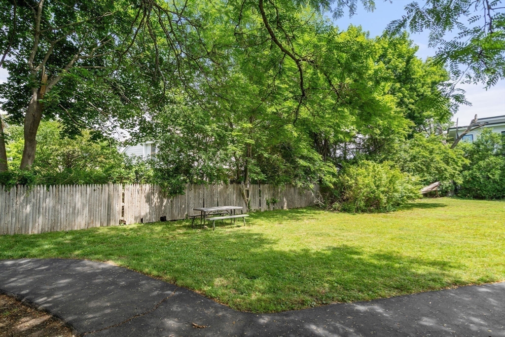 655 Saw Mill Brook Prkwy # 20
