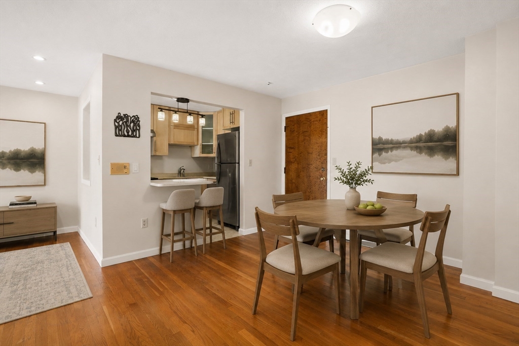 655 Saw Mill Brook Prkwy # 20