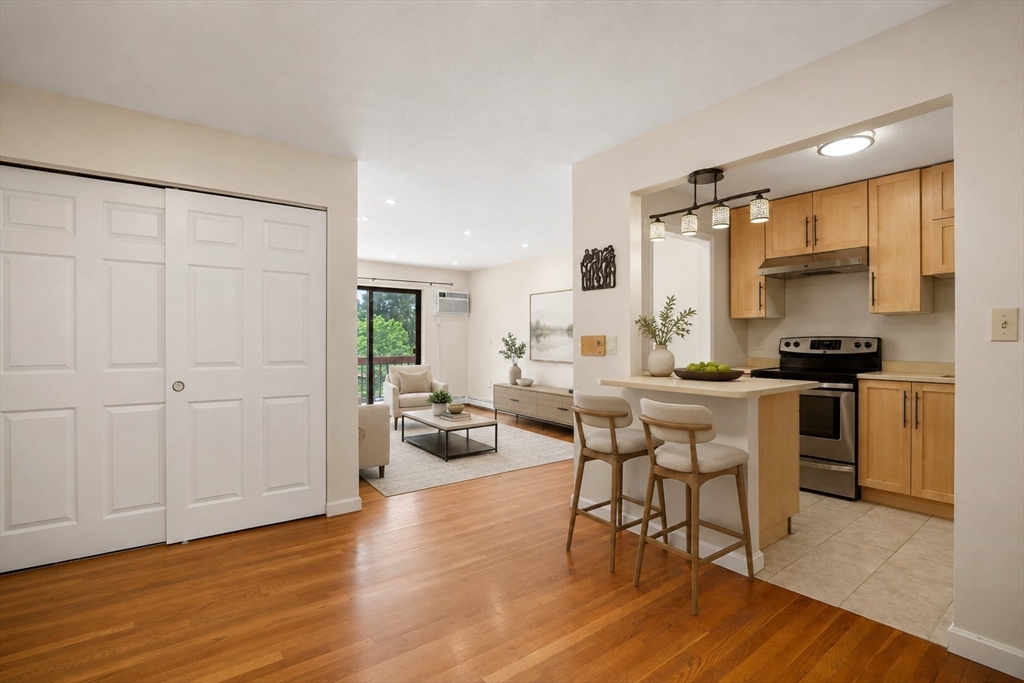 655 Saw Mill Brook Prkwy # 20