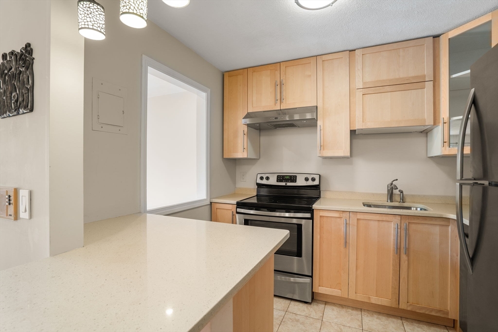 655 Saw Mill Brook Prkwy # 20