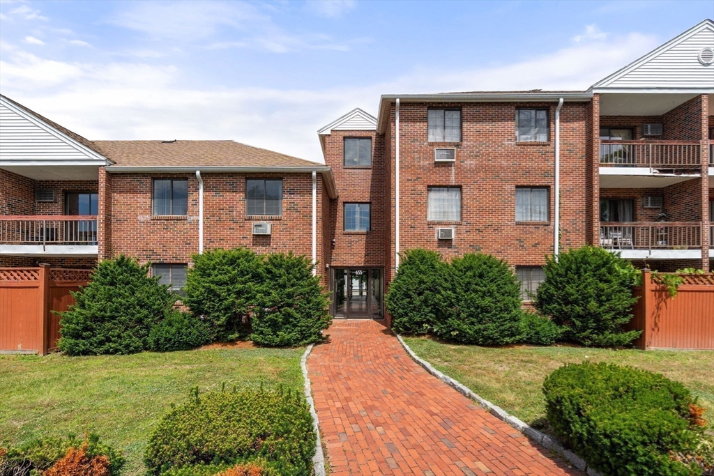 655 Saw Mill Brook Prkwy # 20