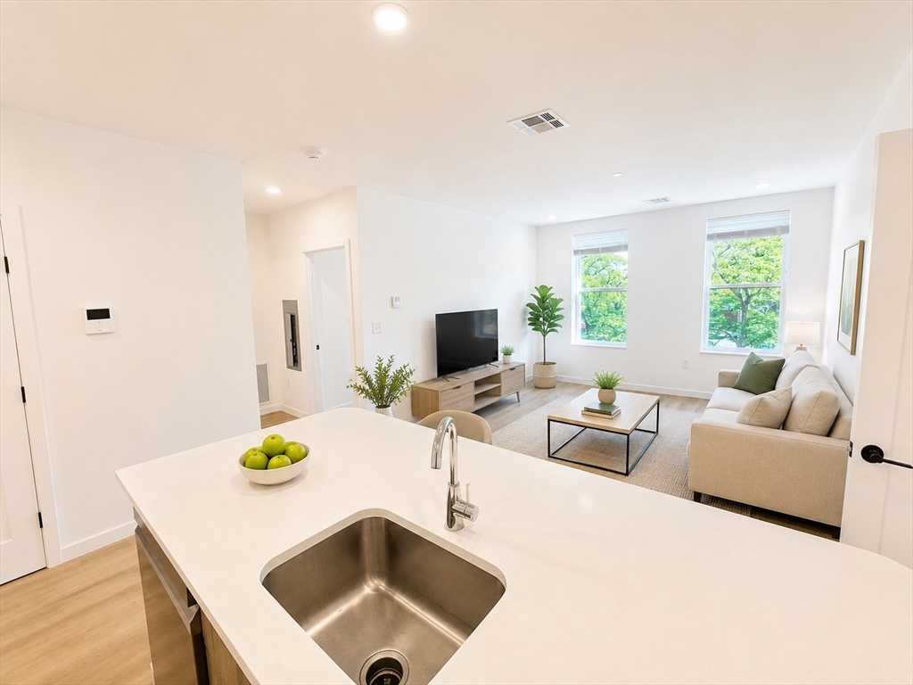 40 Centre St # 303