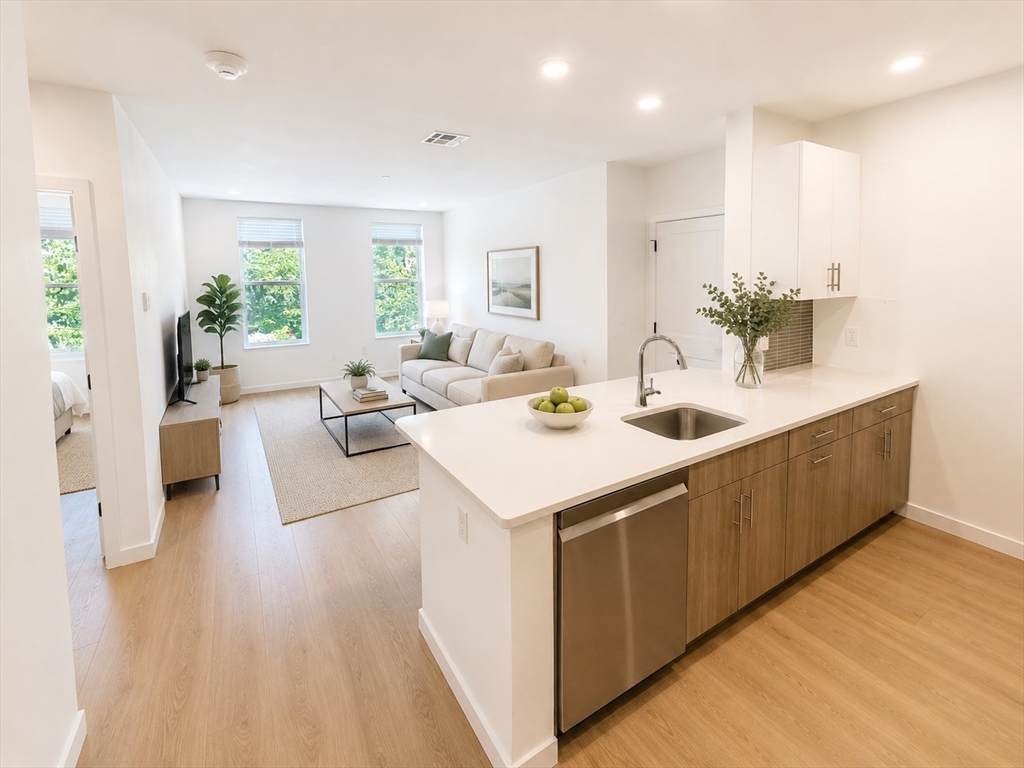 40 Centre St # 303