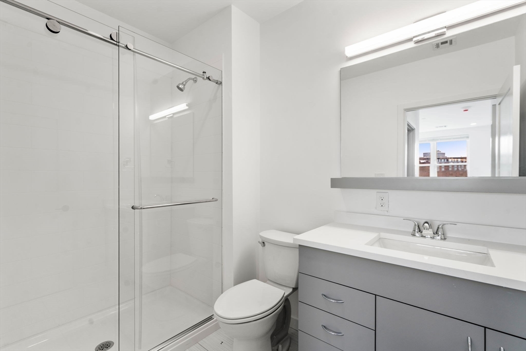 40 Centre St # 302
