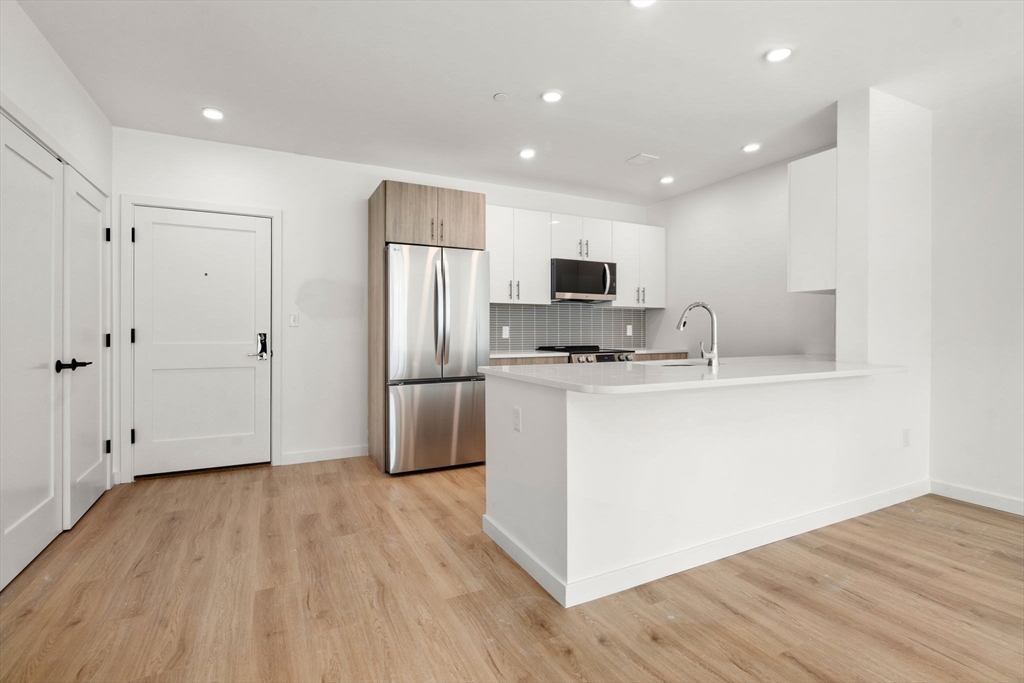 40 Centre St # 302