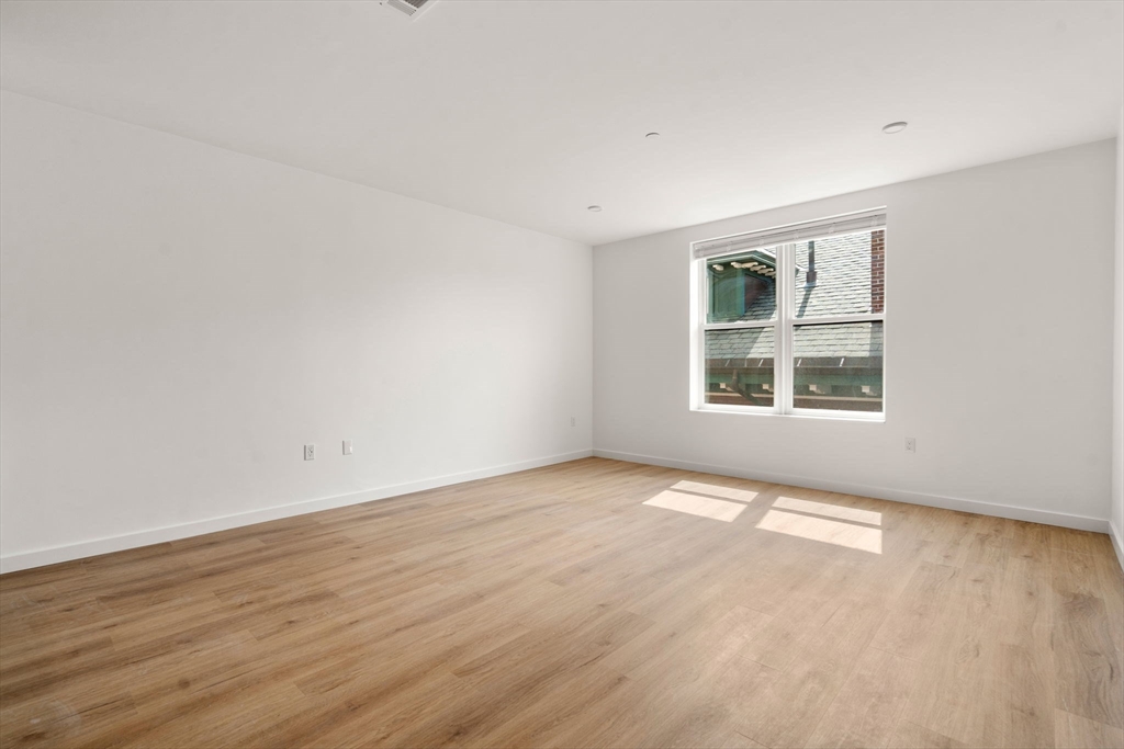 40 Centre St # 302