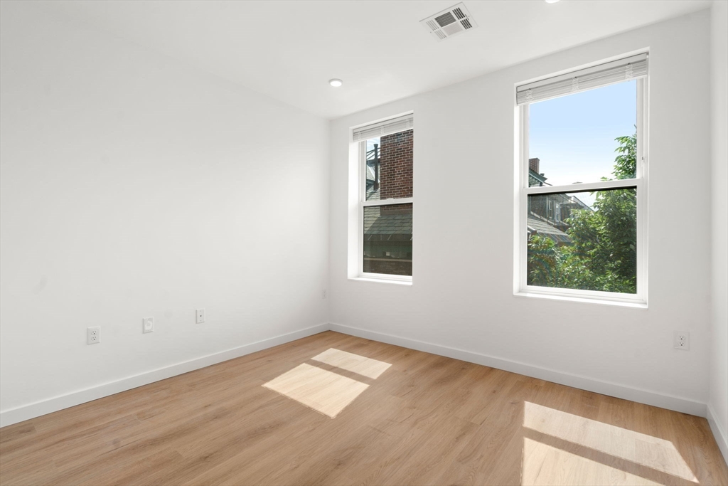 40 Centre St # 302