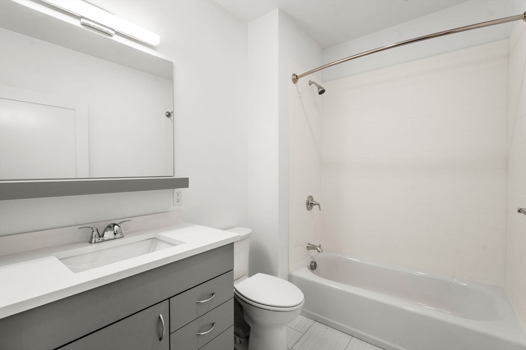 40 Centre St # 302