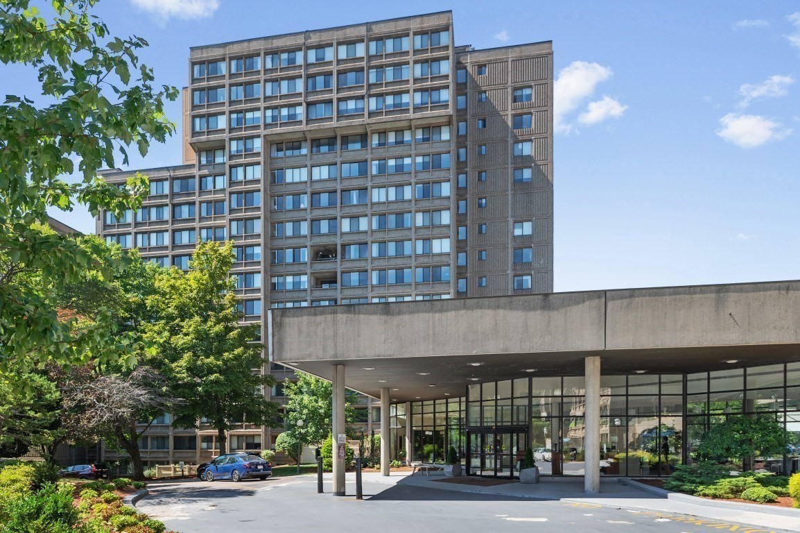 250 Hammond Pond Parkway # 1105S