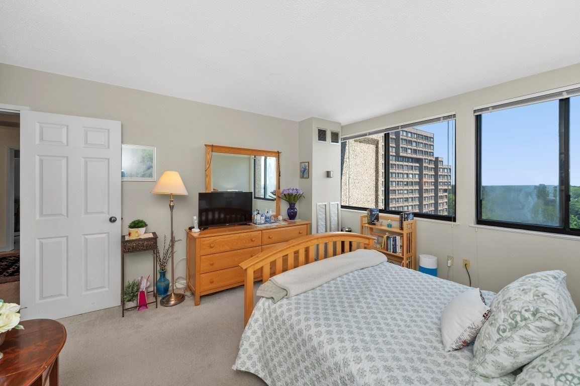 250 Hammond Pond Parkway # 1105S