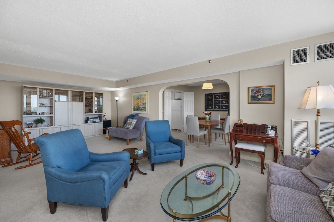 250 Hammond Pond Parkway # 1105S