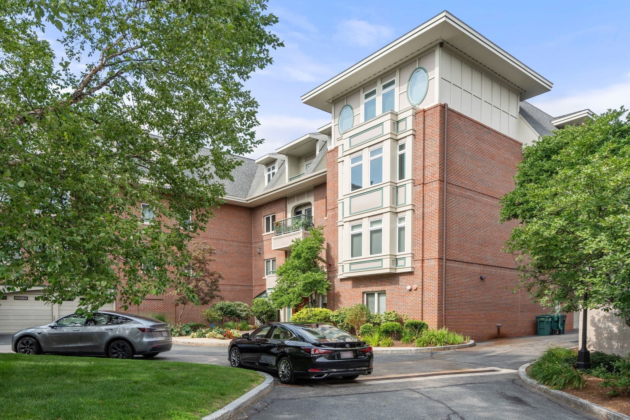 630 Hammond St # 104