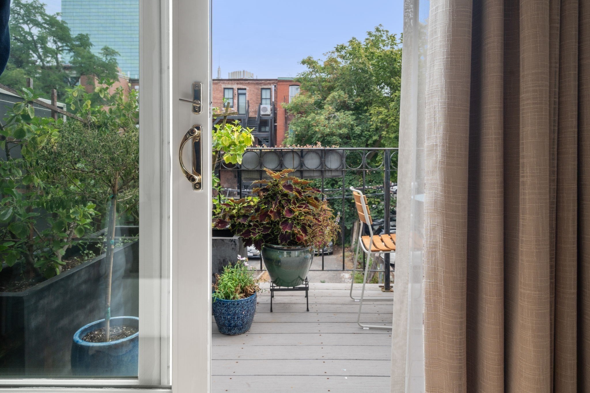209 W Canton St # 3