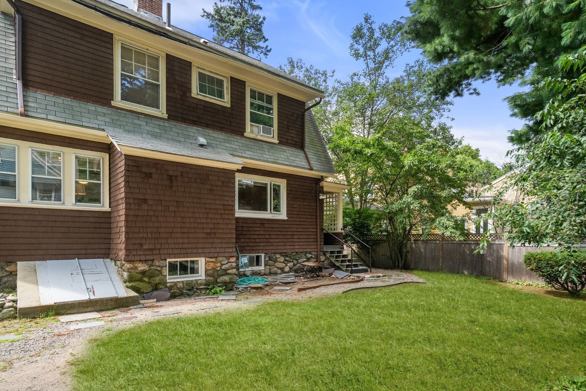 18 Loring Street
