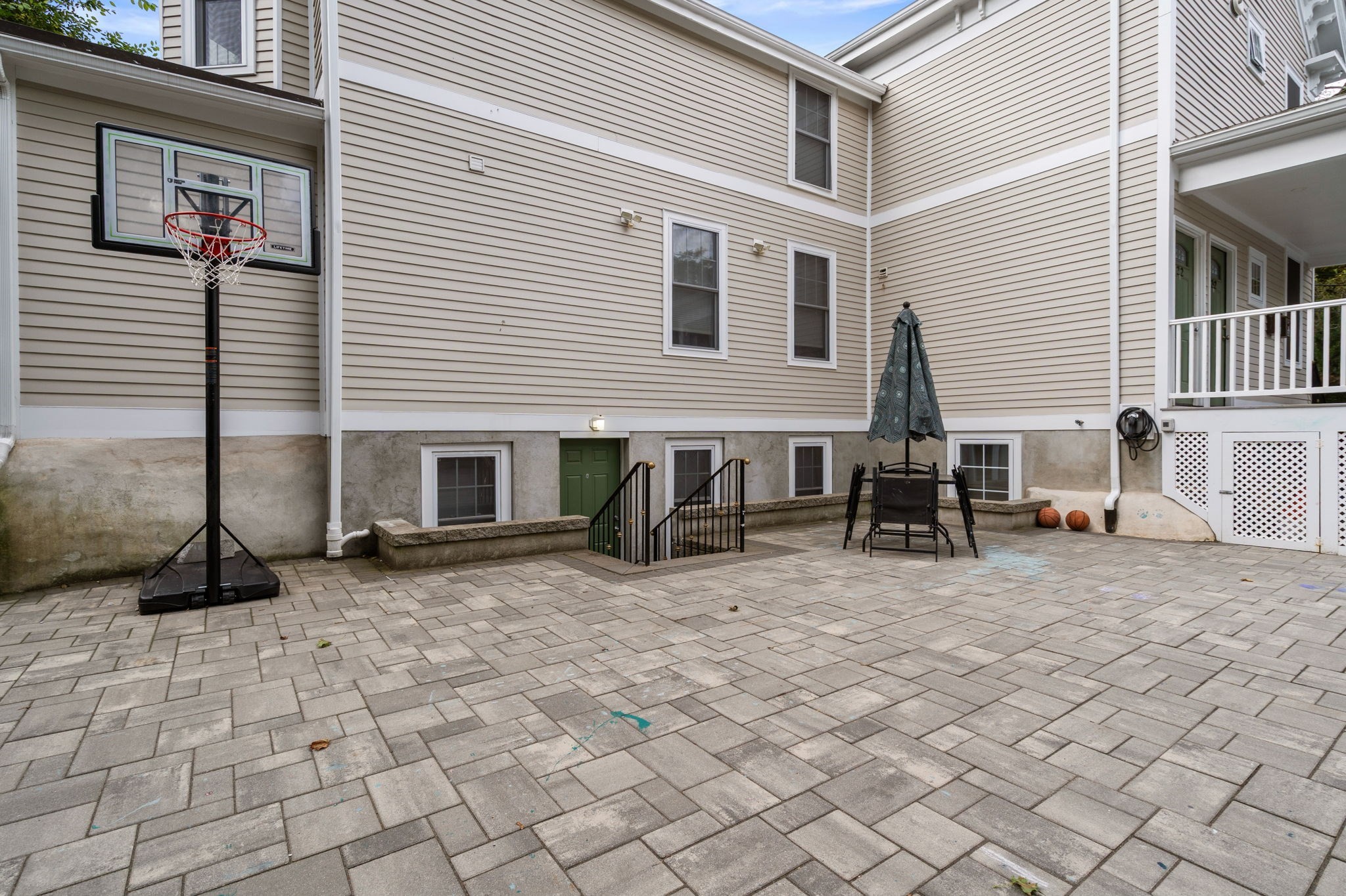 22 Oakland Street # B