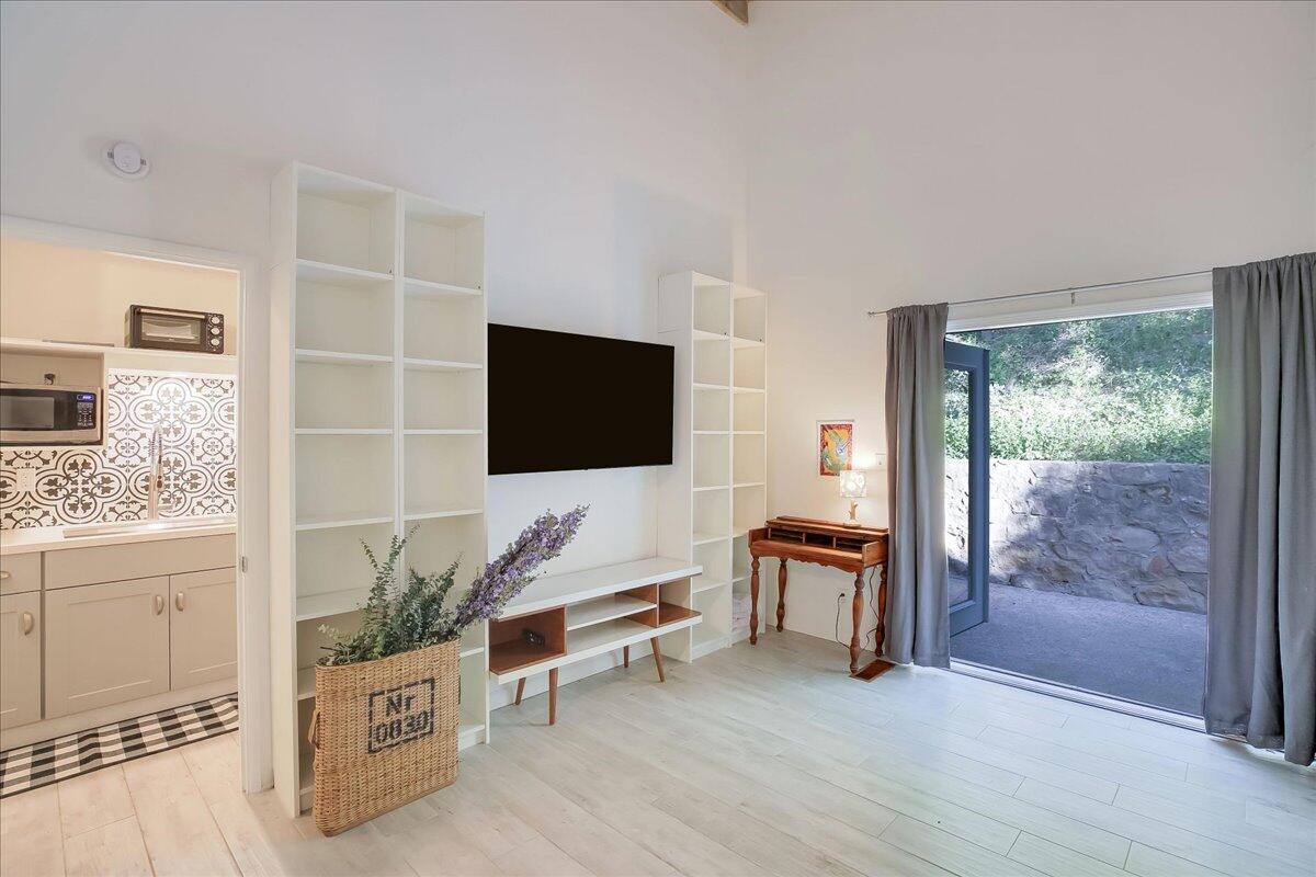 2253 Las Canoas Road